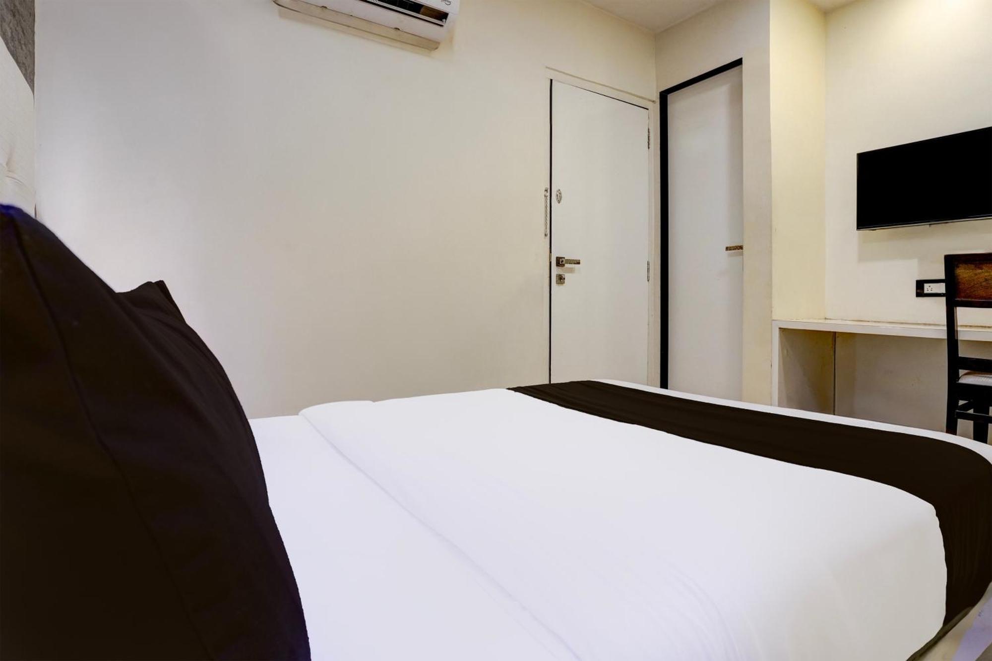 Hotel O Golden Star Мумбай Екстериор снимка