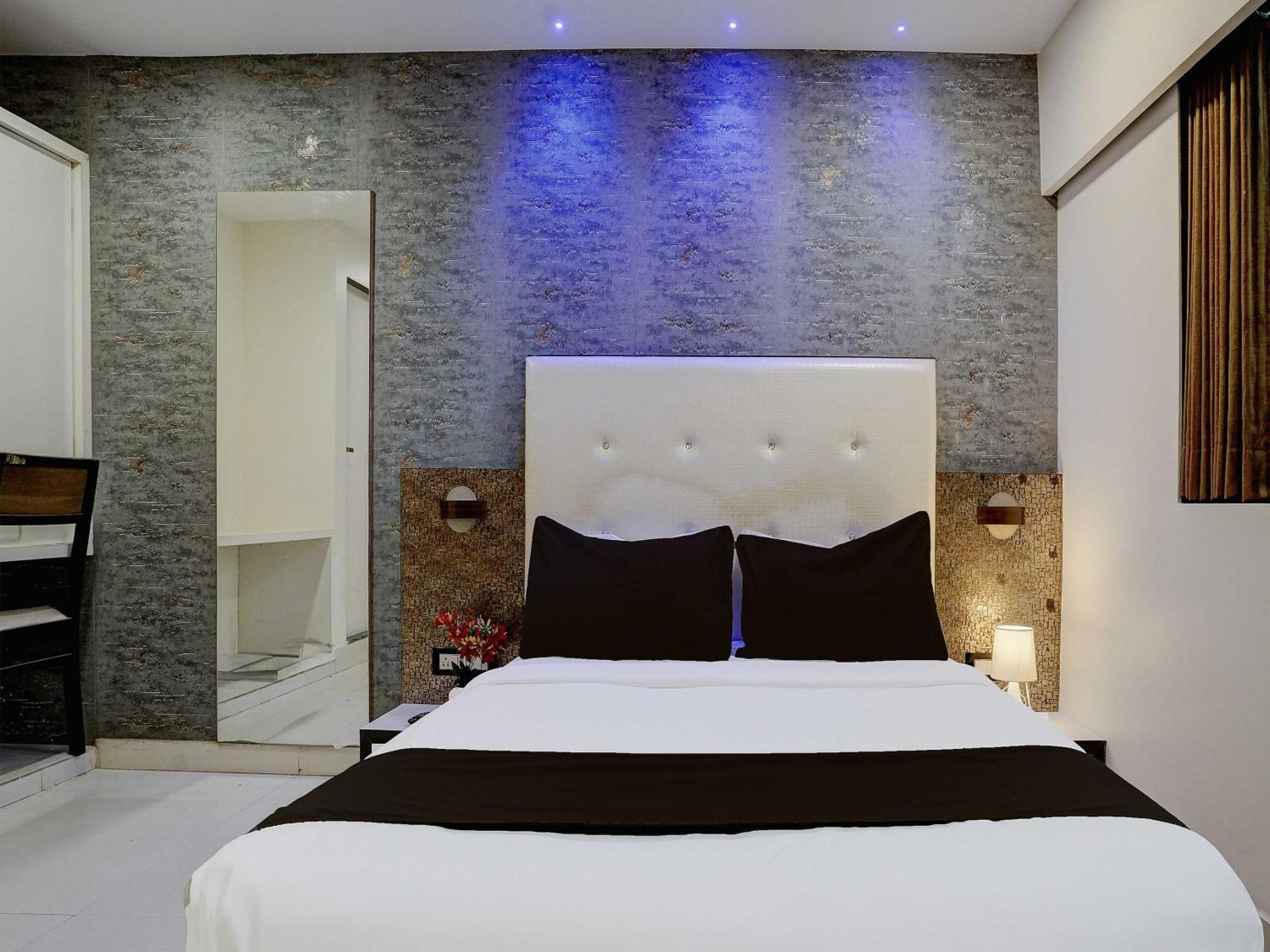 Hotel O Golden Star Мумбай Екстериор снимка