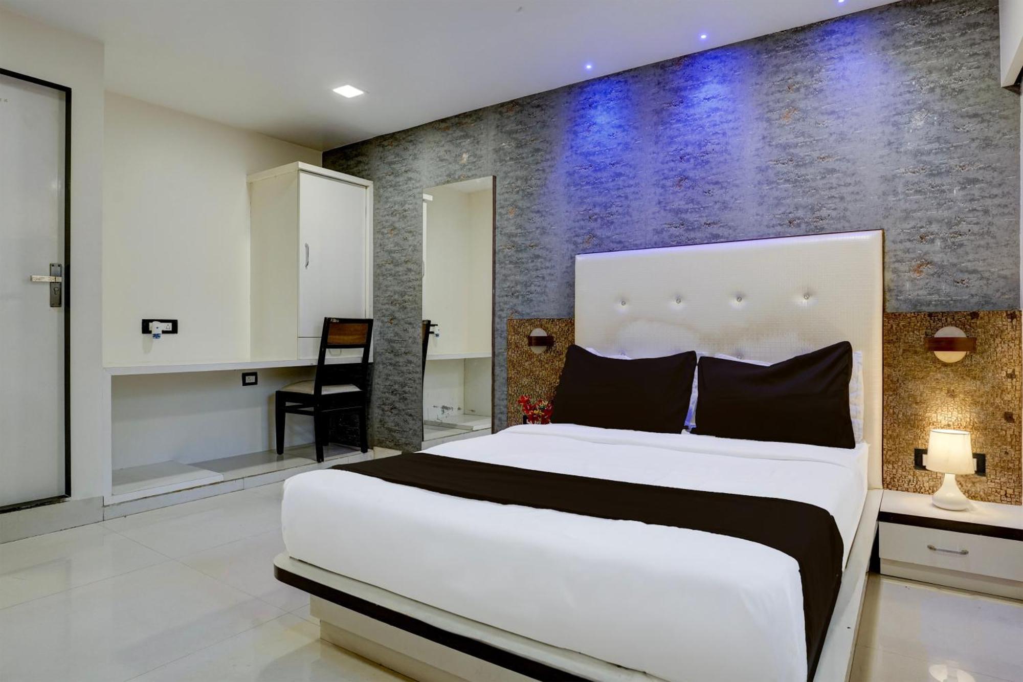 Hotel O Golden Star Мумбай Екстериор снимка