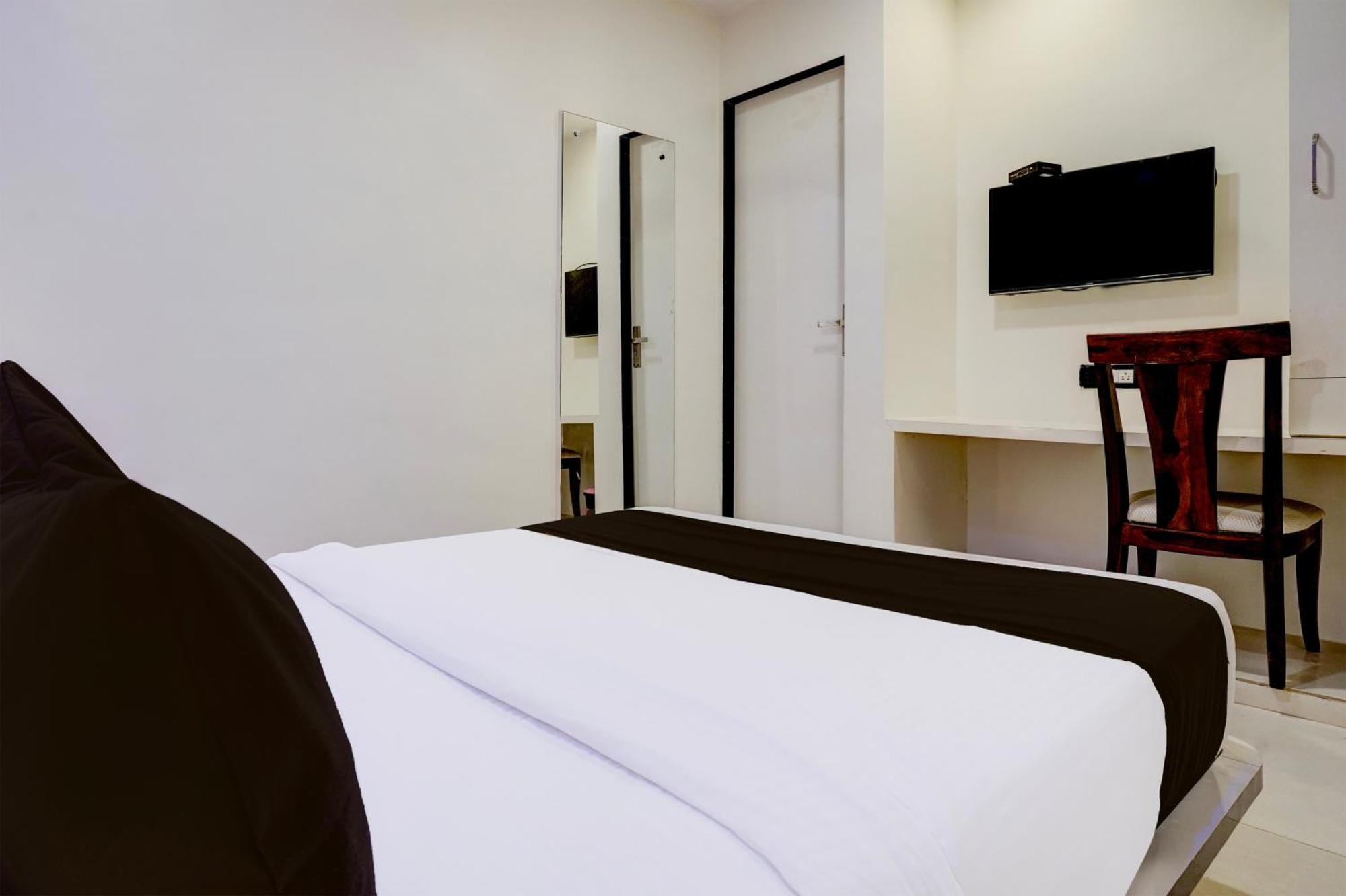 Hotel O Golden Star Мумбай Екстериор снимка