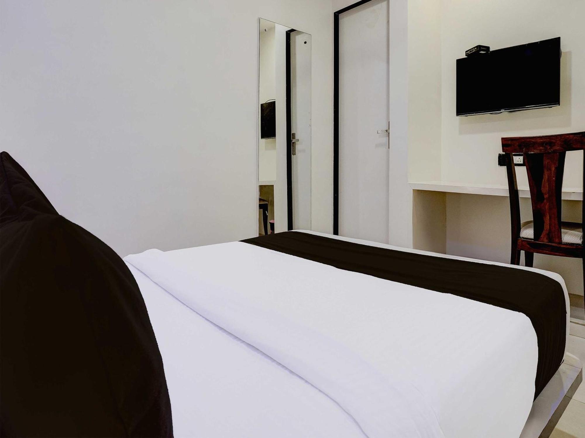 Hotel O Golden Star Мумбай Екстериор снимка