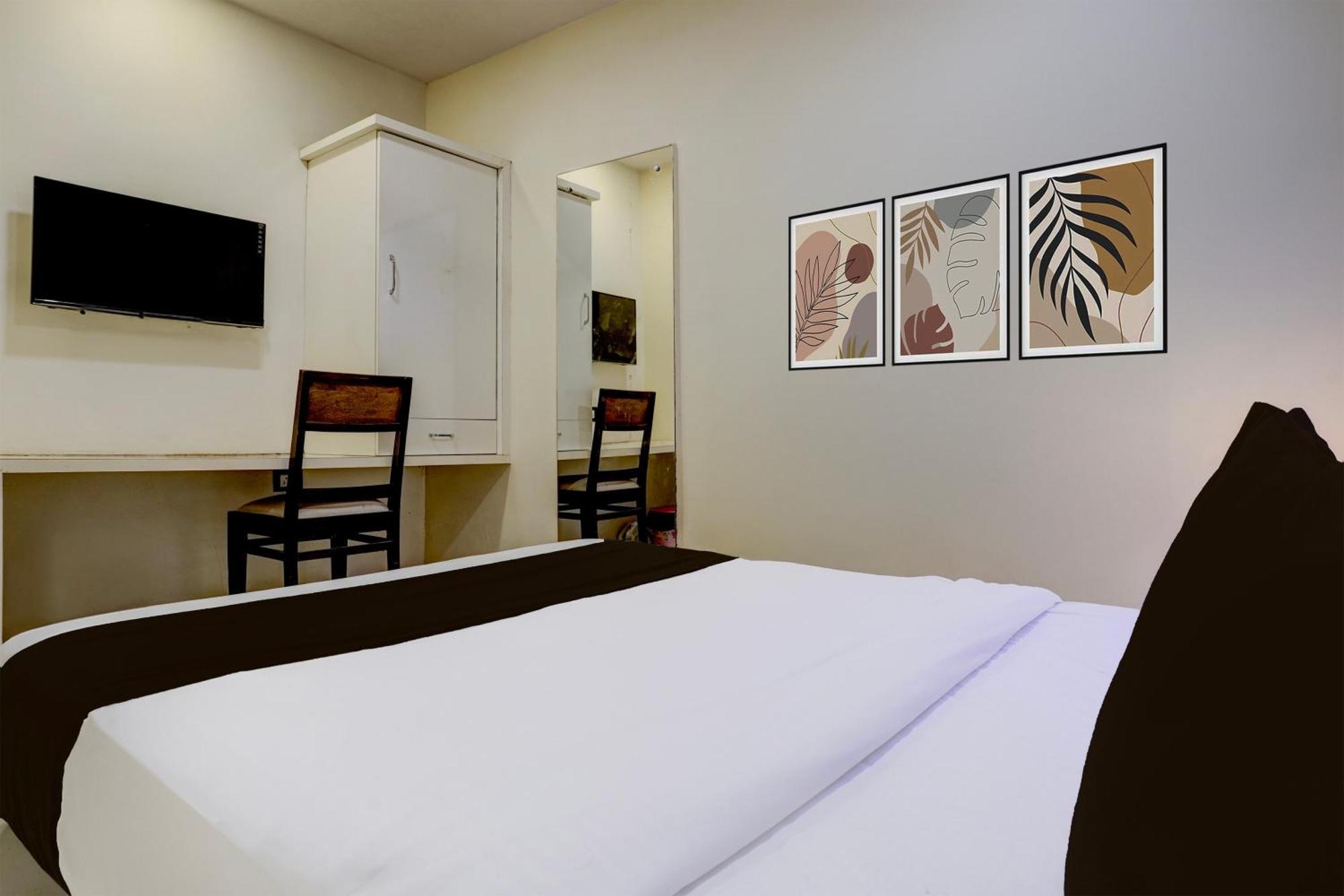 Hotel O Golden Star Мумбай Екстериор снимка