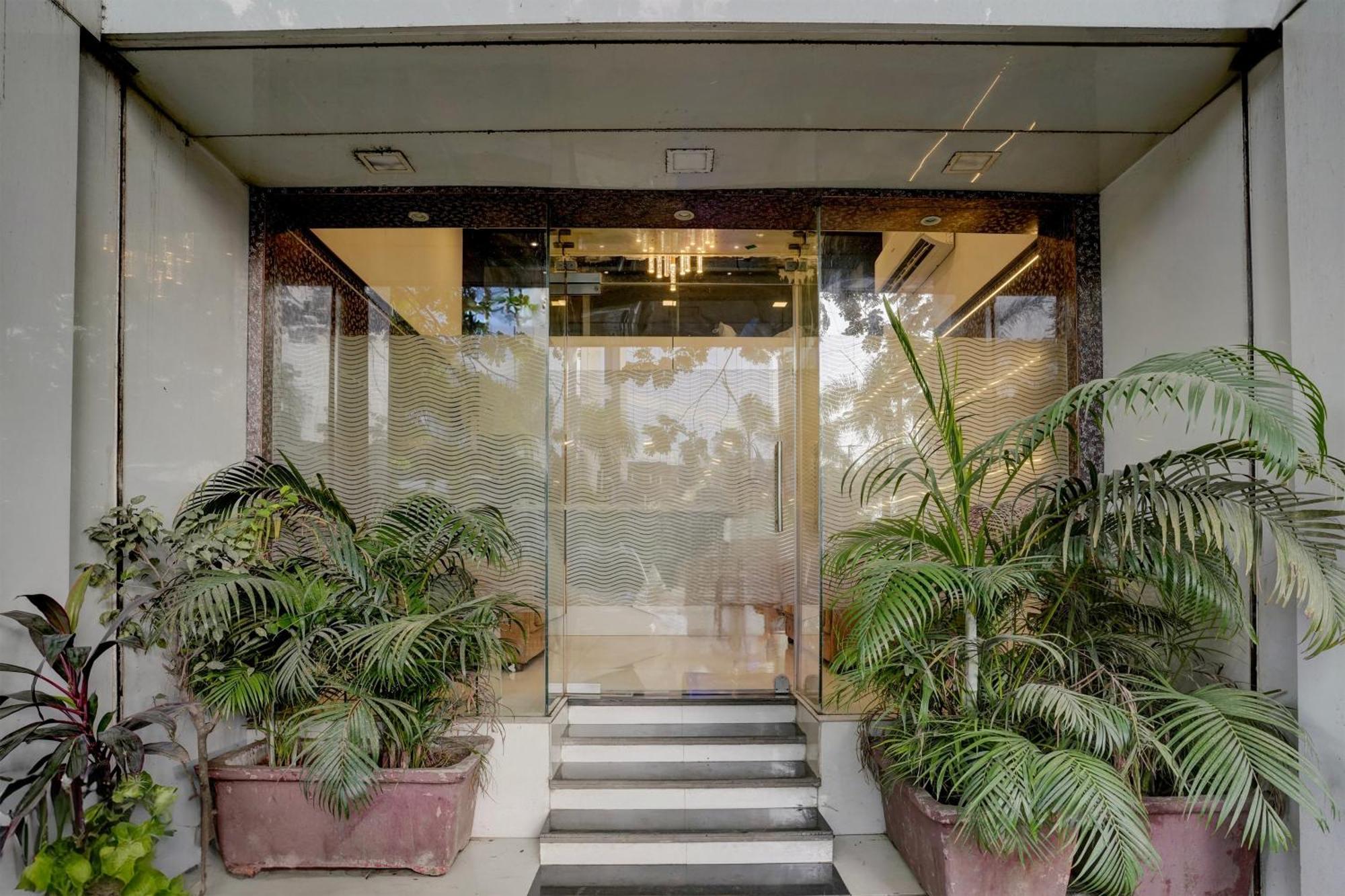 Hotel O Golden Star Мумбай Екстериор снимка