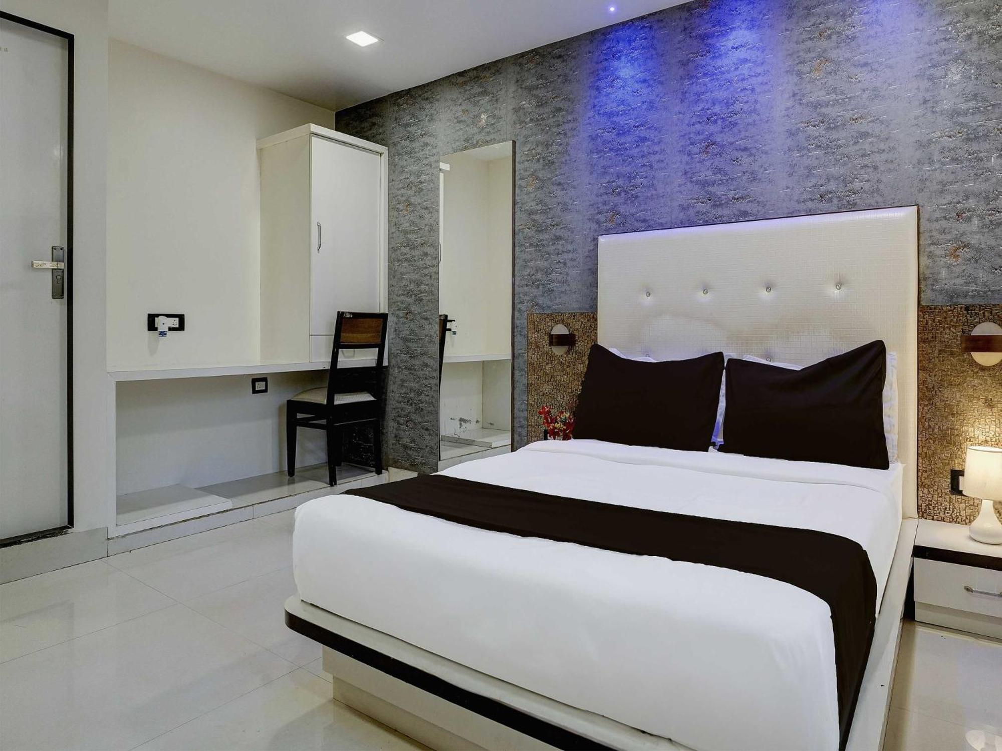 Hotel O Golden Star Мумбай Екстериор снимка